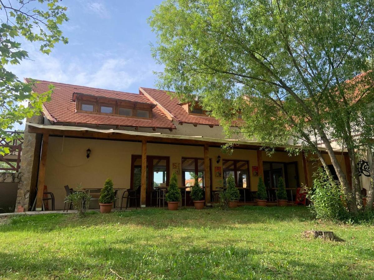 Szitakötő Panzió Balatonfůzfő Kültér fotó