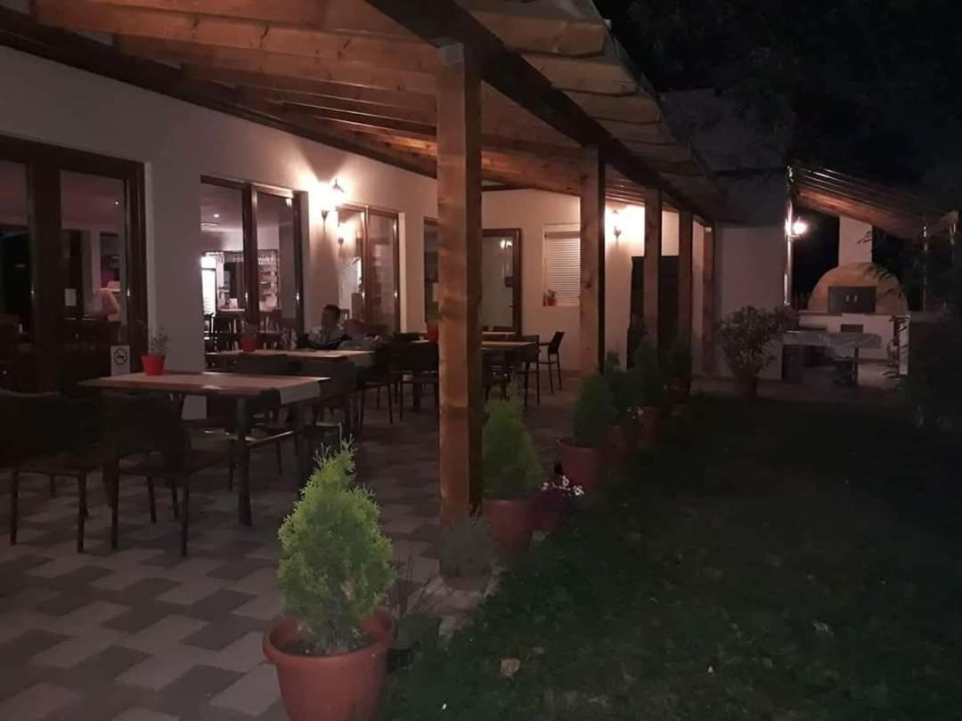 Szitakötő Panzió Balatonfůzfő Kültér fotó